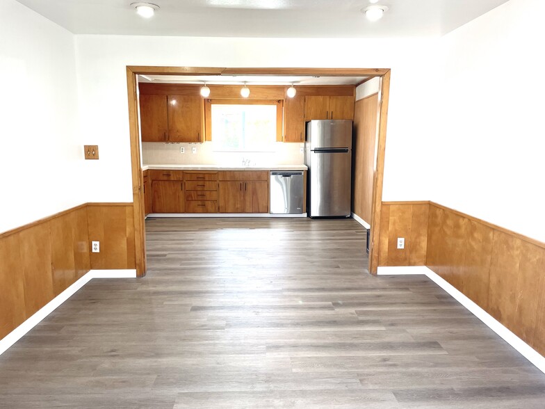 Building Photo - 6815 Moeser Ln