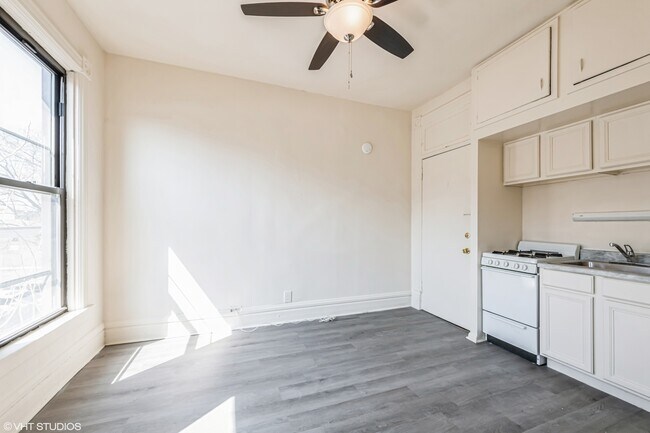 Building Photo - 414 S Maple Ave