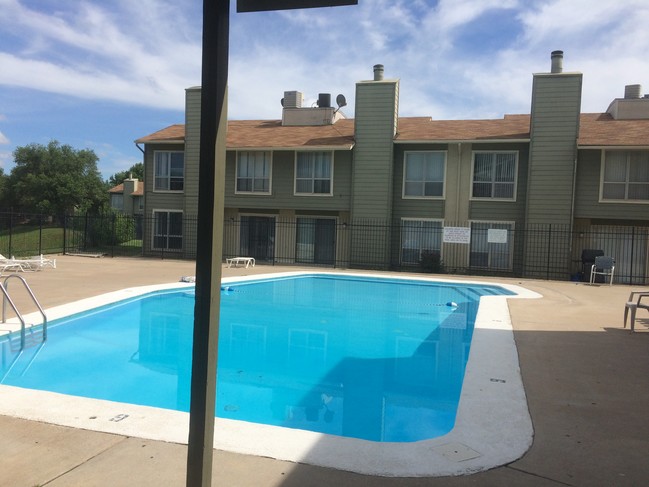 Building Photo - Pelican Point Apartments
