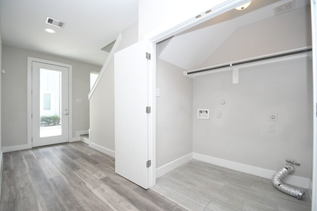 Building Photo - 5904 Gardendale Dr