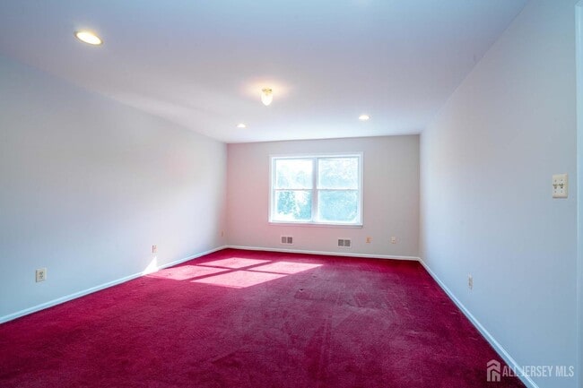 Building Photo - 27 Samantha Dr