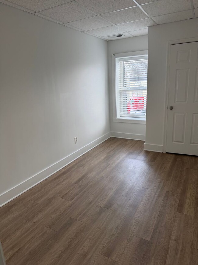 Building Photo - 400 Gallatin Ave