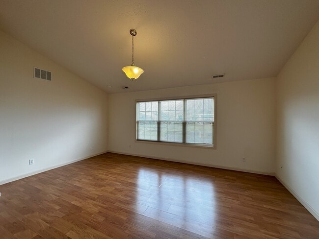 Building Photo - 3922 Wildflower Dr