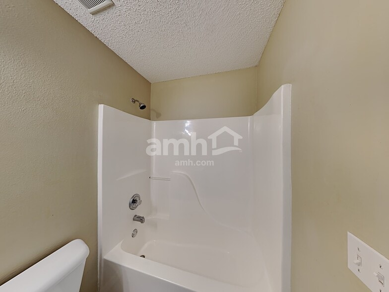 Building Photo - 7831 Chadwick Dr