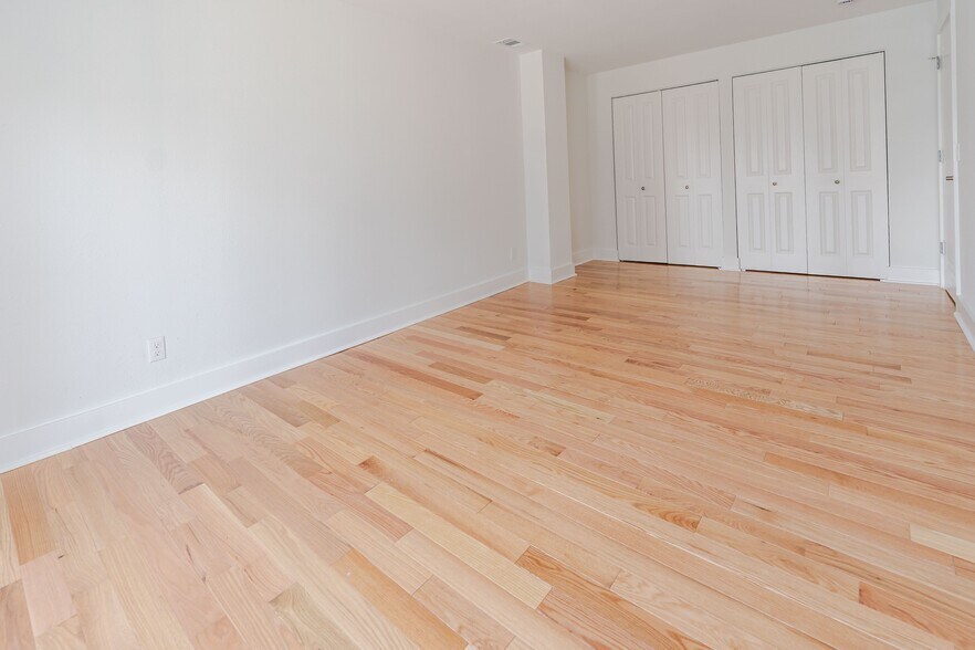 Building Photo - 5630 Pershing Ave