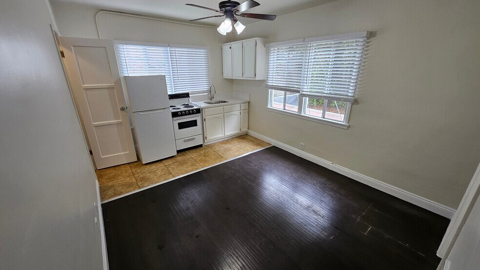 Building Photo - 527 Alexandria Ave