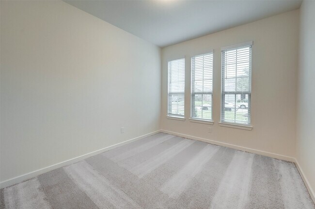 Building Photo - 18822 Fulvetta Haven Way