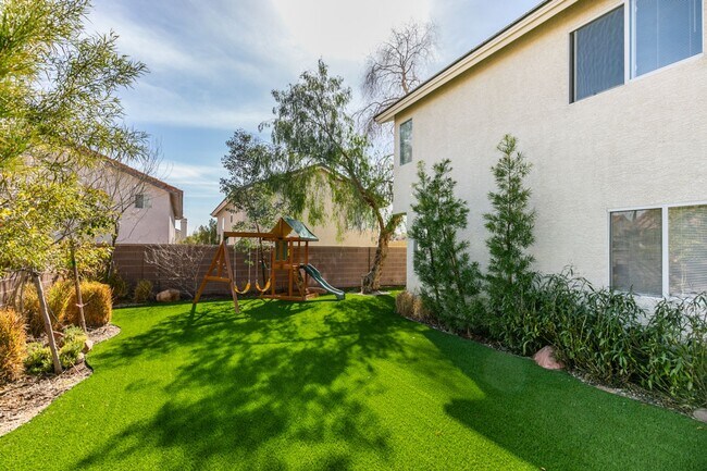 Building Photo - SUMMERLIN BEAUTY WITH TONS OF UPGRADES*3 LARGE BEDROOMS*COMMUNITY POOL*