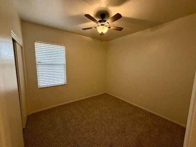 Building Photo - 2540 W Hawks Eye Ave