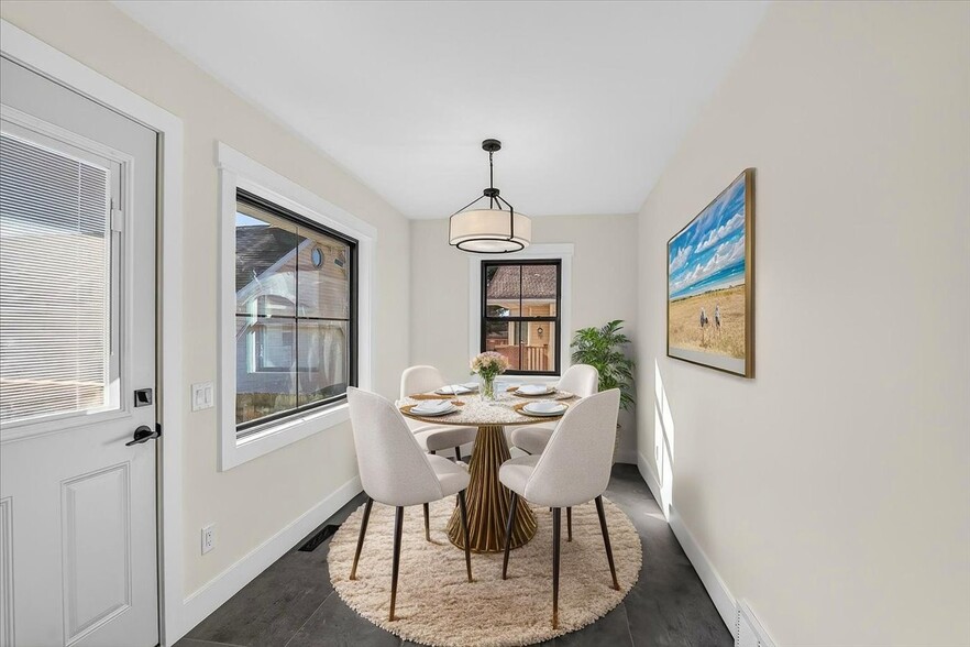 Building Photo - 305 N Shuman St