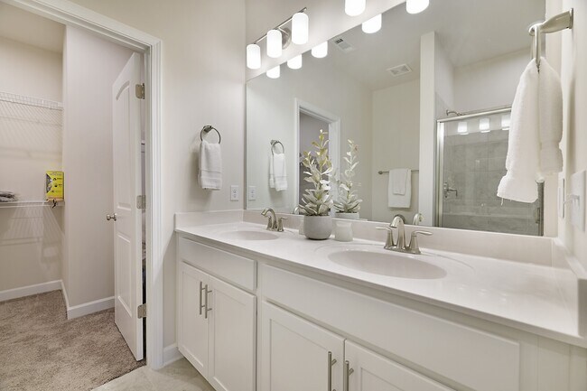 Building Photo - 546 Becks Pl