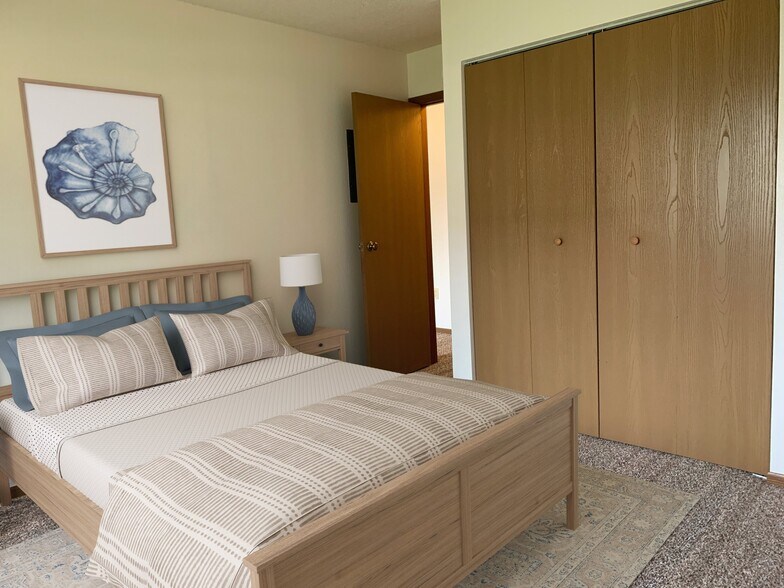 Building Photo - 1401 14th St E