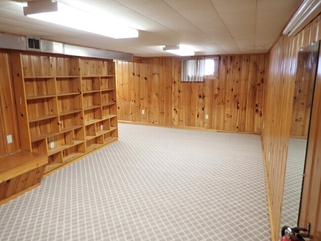 Building Photo - 131 Jarvis Cir