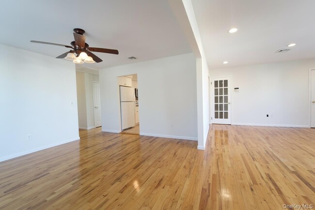 Building Photo - 556 E Harrison St