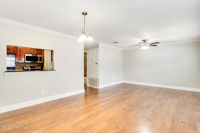 Building Photo - 112 Hillside Dr