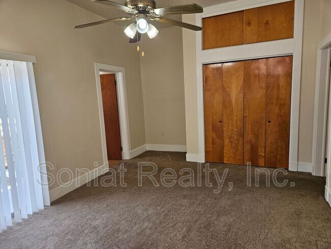 Building Photo - 110 S Pierce St