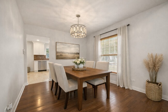 Building Photo - 2235 Cheshire Dr