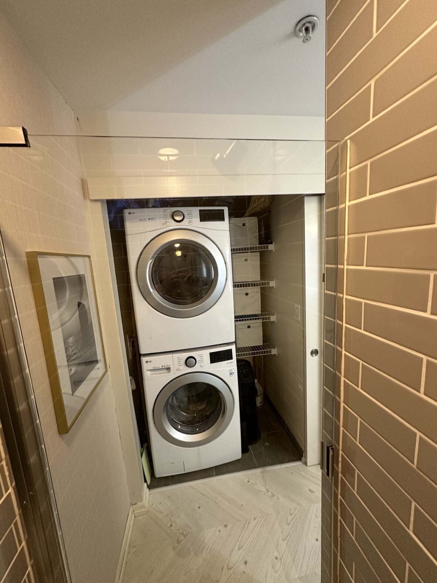 In-unit washer and dryer - 119 4th St