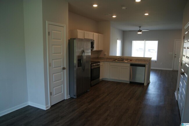 Building Photo - 533 Savannah St