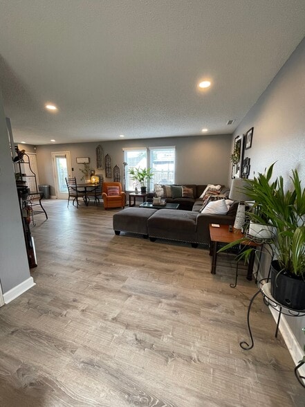 Building Photo - 8153 S Firefly Dr