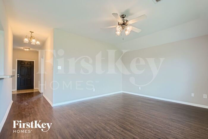 Building Photo - 1818 Willowbrook Dr