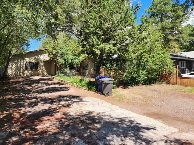Building Photo - AVAILABLE SOON! 3-Bed 2-Bath Home in Sunny...