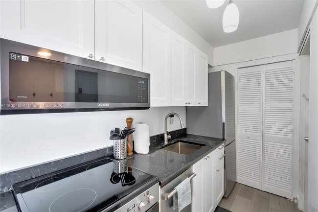 Building Photo - 1255 Collins Ave