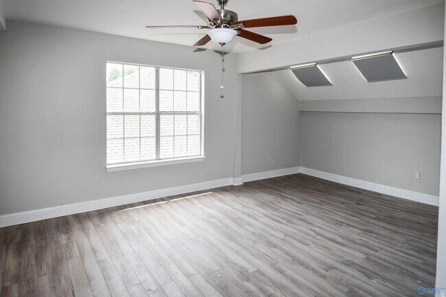 Building Photo - 486 SW Sussex Dr