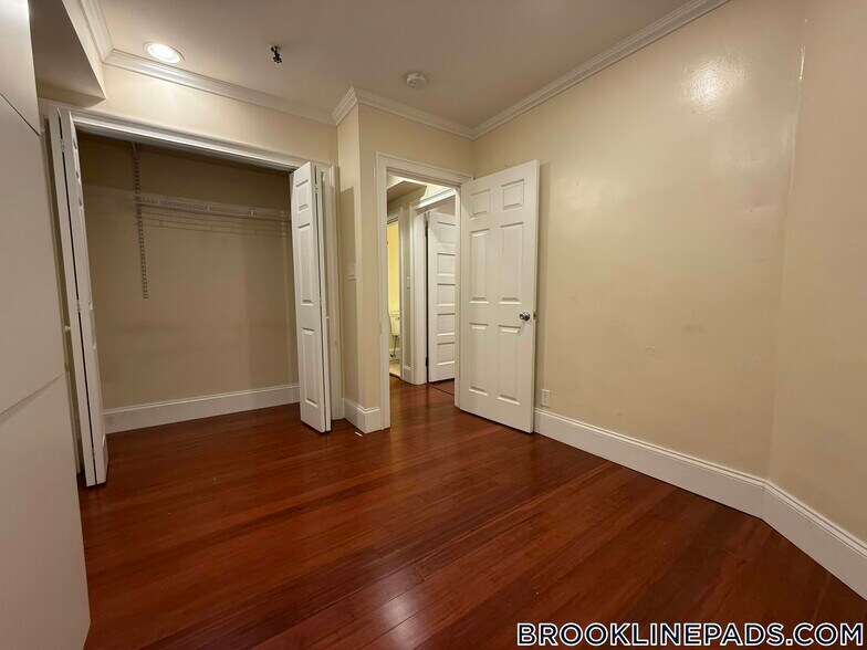 Building Photo - 1253 Beacon St