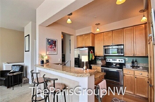 Building Photo - Gorgeous Renton Highlands Condo * Attached Garage *