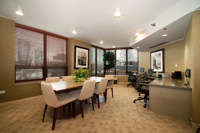 Building Photo - 400 N La Salle Dr