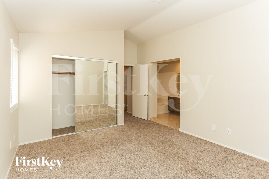 Building Photo - 1673 Black Hills Way