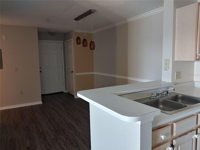 Building Photo - 1969 Summer Club Dr