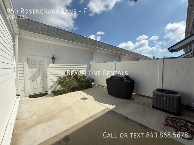 Building Photo - 950 Rosencrans Ln