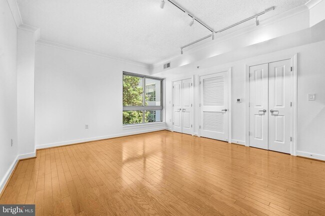 Building Photo - 777 7th St NW