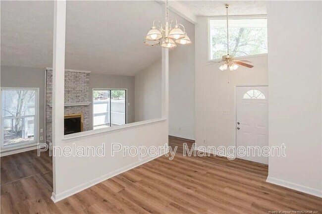 Building Photo - 2012 Lakemeadow Dr