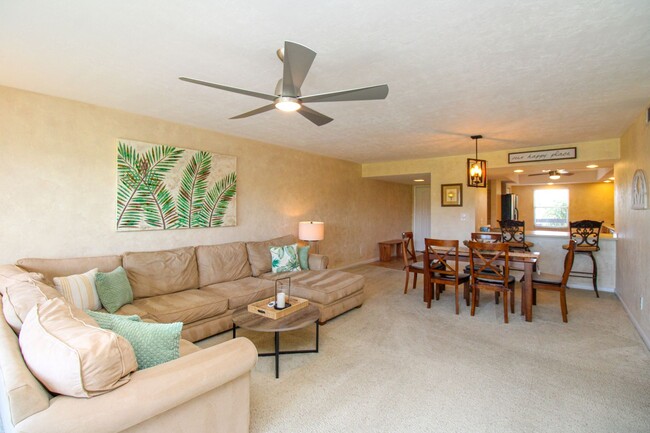 Building Photo - ** 2/2 CHARMING FURNISHED CONDO AT THE ISL...