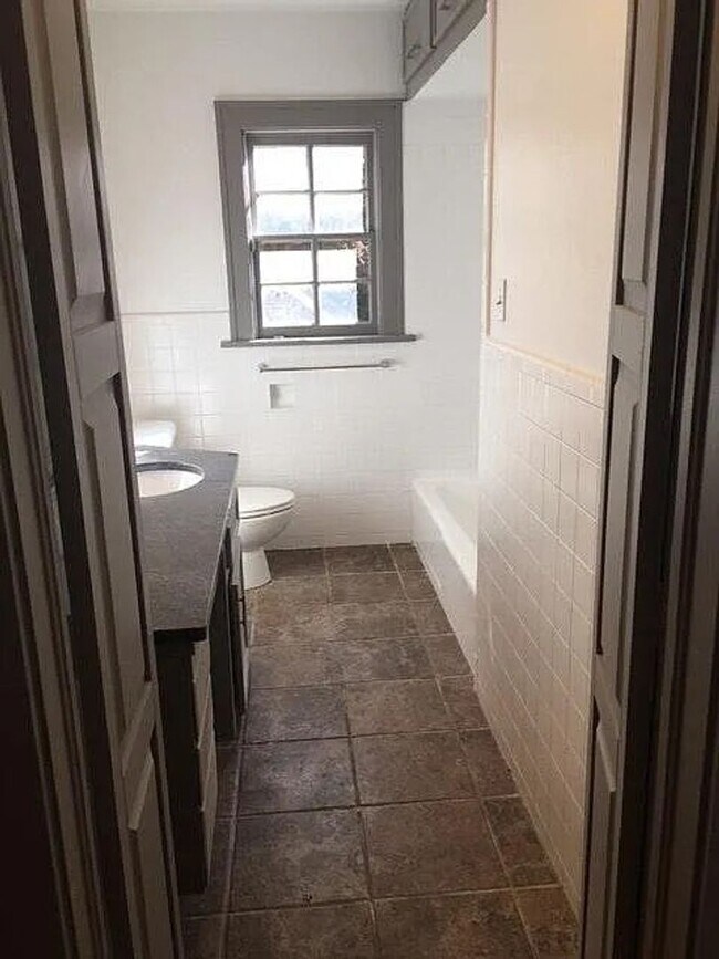 Building Photo - Fantastic 3 bedroom 2 bathroom house in Te...