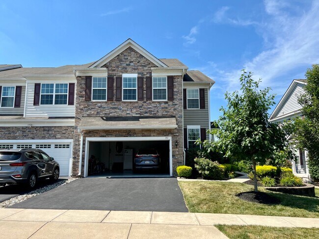 Building Photo - Beautiful 3-Bedroom End Townhouse in Royersford! Available mid-June!