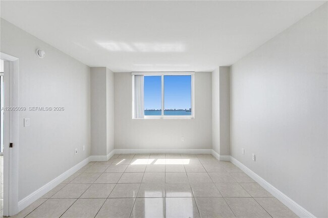 Building Photo - 1800 N Bayshore Dr