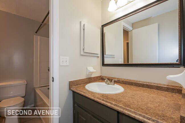 Building Photo - 3809 Pinedale St