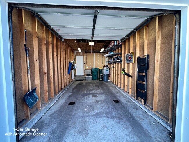 Building Photo - "Charming 2-Bed Townhouse Retreat on East Florida Ave with Spacious 1170 Sq Ft Layout!"