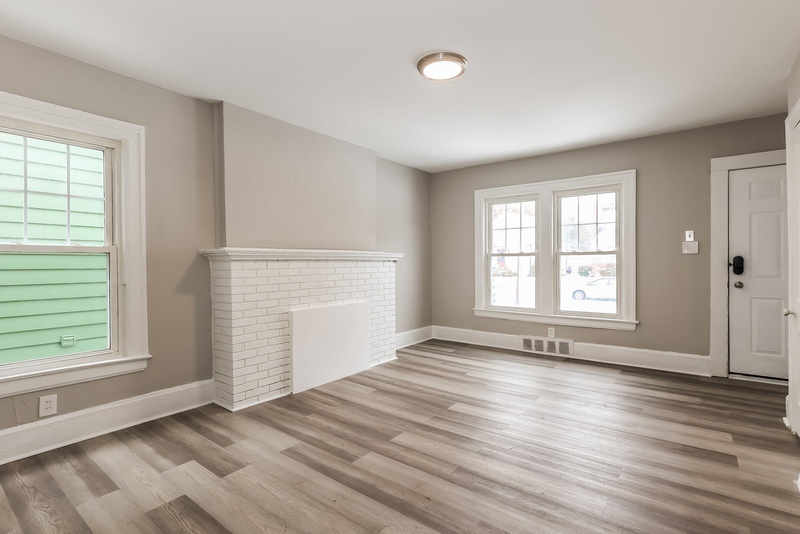 Building Photo - 922 Edgewood Dr