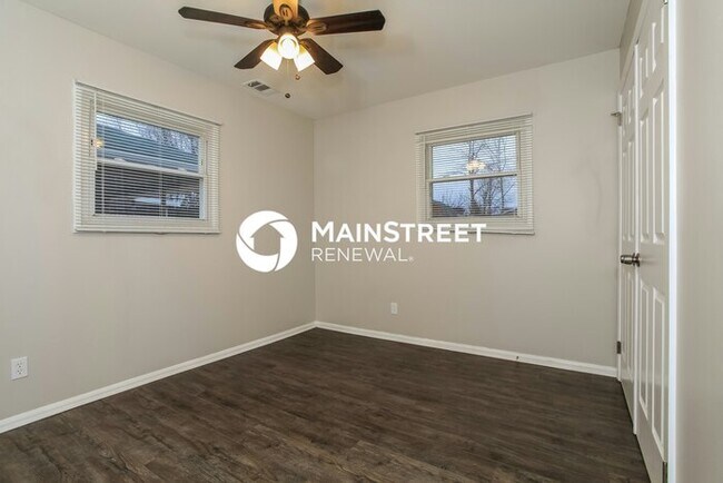 Building Photo - 3 Bedroom Pet-Friendly Home in LOUISVILLE,...