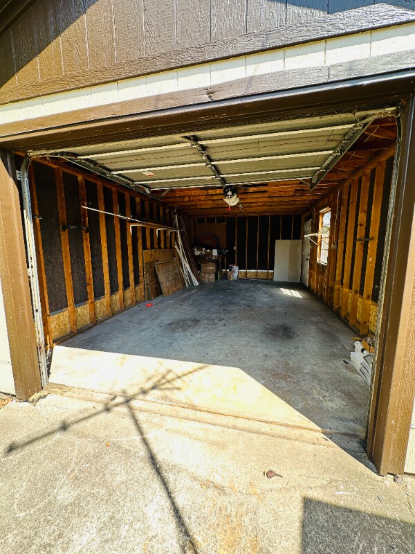 Building Photo - 2504 Avon Dr