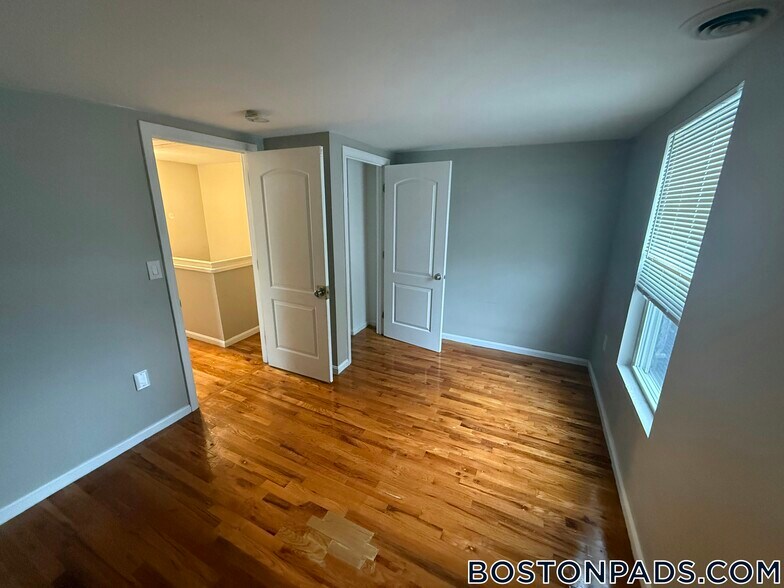 Building Photo - 38 Forest St