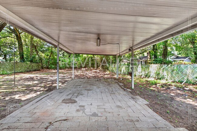 Building Photo - 2900 Lott Dr