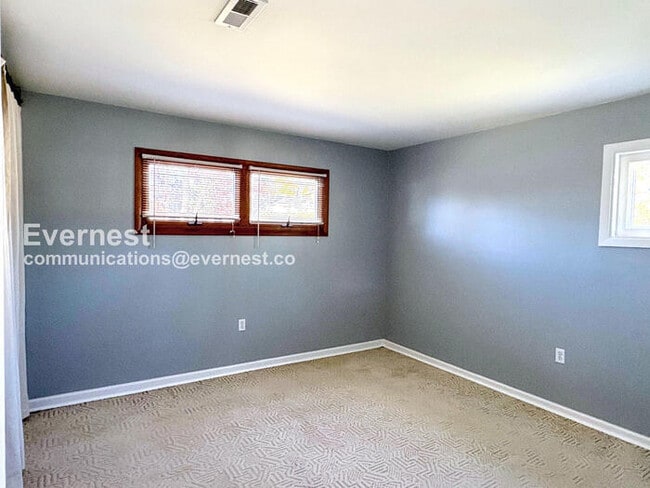 Building Photo - 123 Thomas Rd