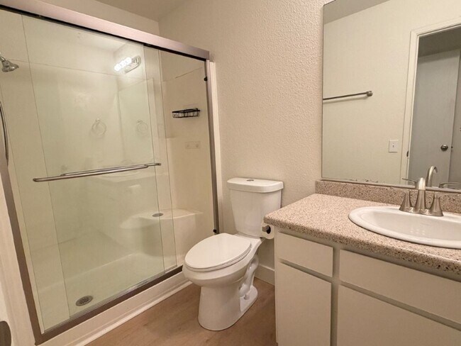 Building Photo - Beautifully Remodeled 3 Bed / 2 Bath Duplex – Walk to Downtown!
