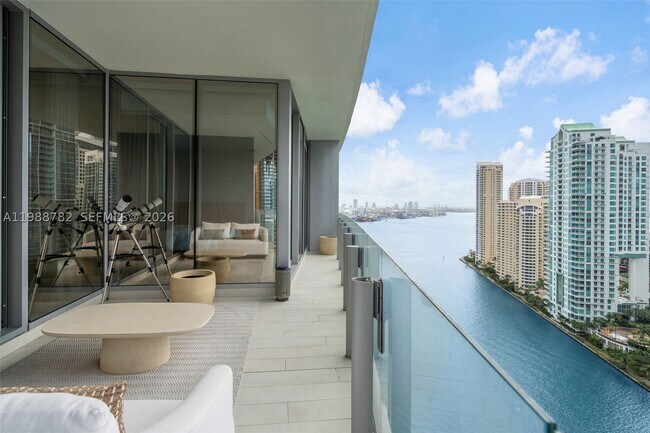 Building Photo - 300 Biscayne Blvd